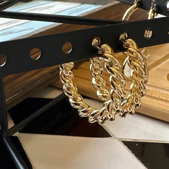 Gold chunky twisted statement gold hoops/earrings/crown chakra/success - Picture 1 of 6